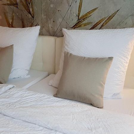Bergische Idylle Hotel โอเวอราธ ภายนอก รูปภาพ