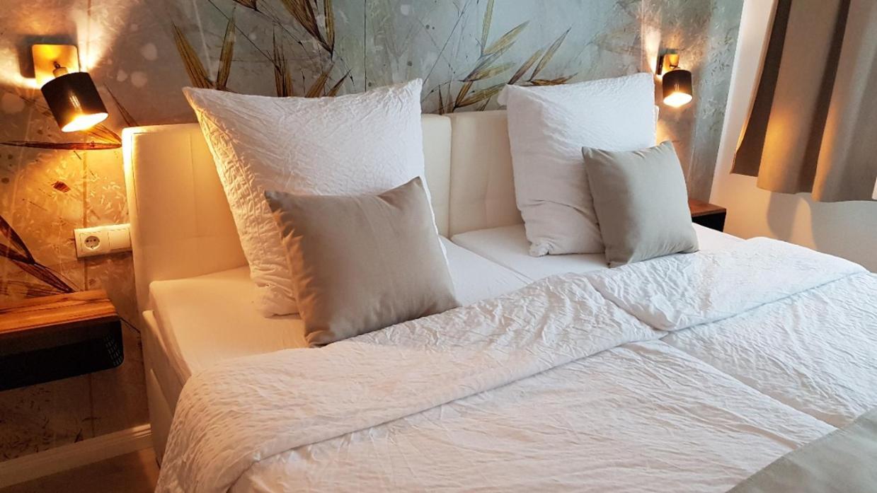 Bergische Idylle Hotel โอเวอราธ ภายนอก รูปภาพ